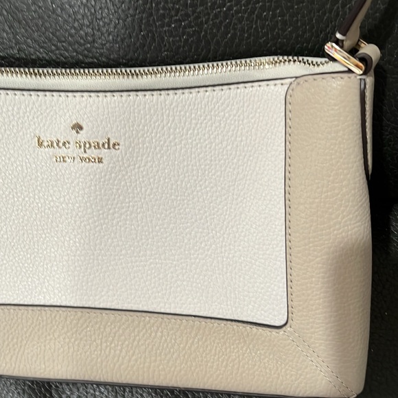 Kate spade outlet small shoulder bag in colorblock pebble light sand - Picture 2 of 10